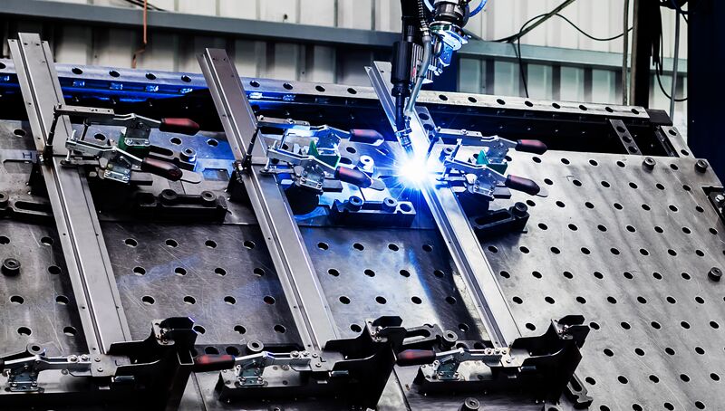 Laserschweißen mit Schweißroboter Laserschweißen mit Schweißroboter